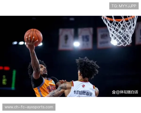 上海男篮客场大胜，实力彰显无疑，上海男篮主场