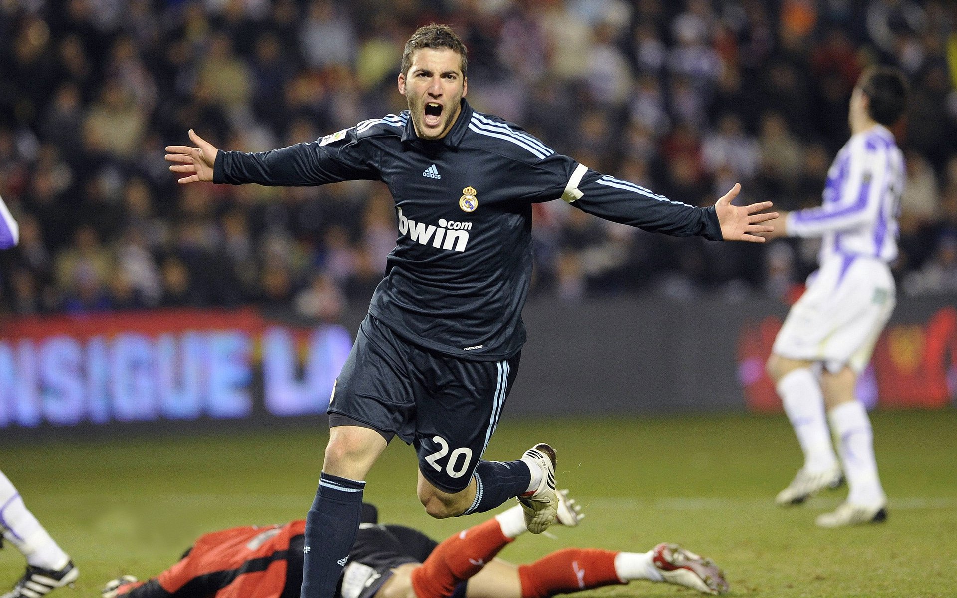 选手转会引发舆论风暴电竞自由市场愈发激烈,电竞选手转会是自己决定的吗